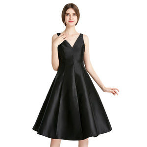 Black Retro Pleated V-neck Dress - FashionByTeresa