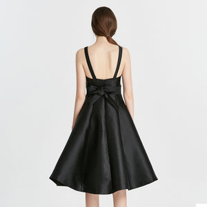 Black Retro Pleated V-neck Dress - FashionByTeresa