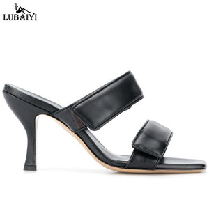 Comfortable twist front sandal - FashionByTeresa
