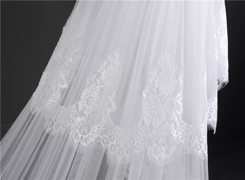 Elegant Lace Trim Wedding Veil - FashionByTeresa