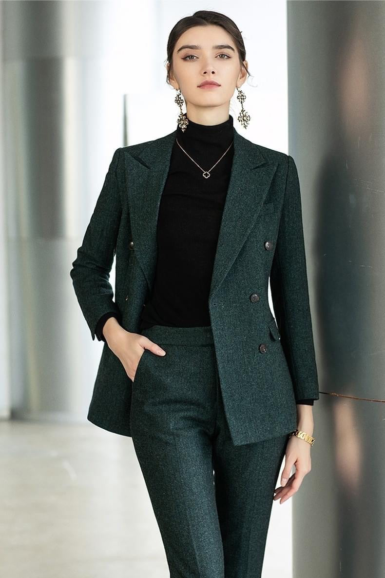 Olive Green Single Button Pantsuit, L / Blazer Olive Green Single Button Pantsuit, L / Blazer