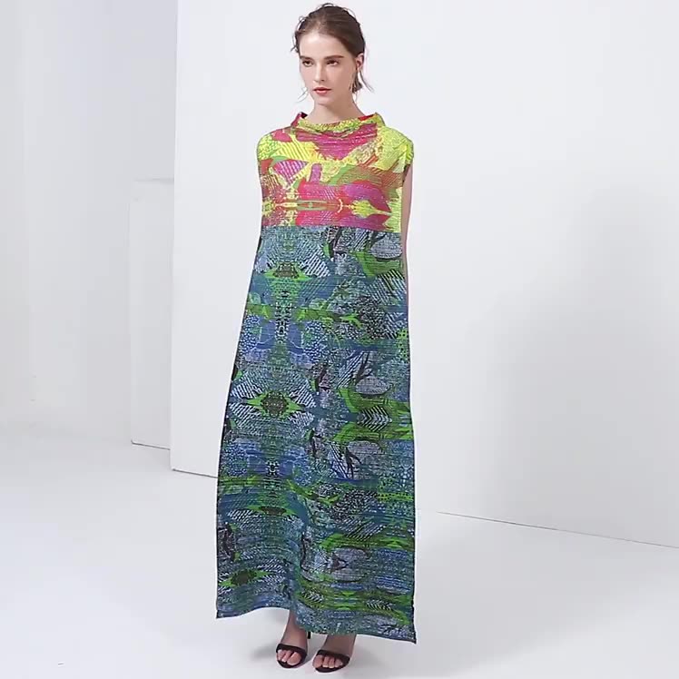 Retro Forest Print Pleated Maxi Dress - FashionByTeresa